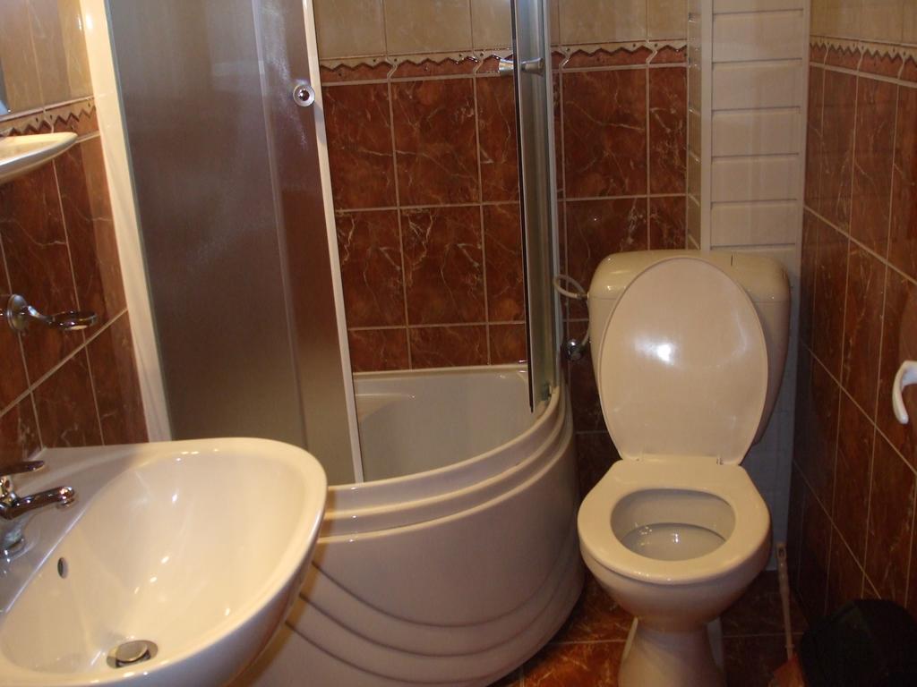 Double Room with Private Bathroom,182463411:JPEG